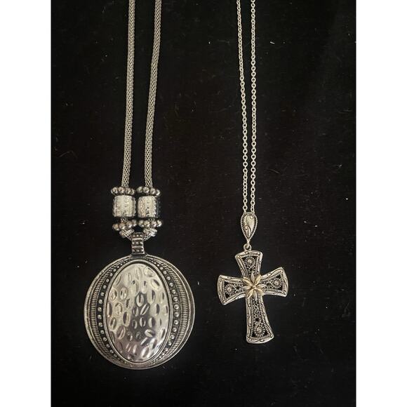 Unbranded Jewelry - Metal Necklaces lot Of Two